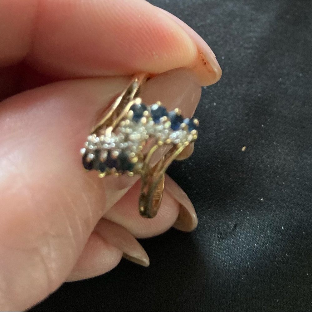 Elegant 10 k Gold and Blue Sapphire and Diamond Ring - Picture 6 of 6
